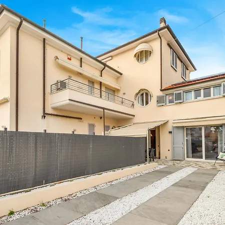 Villa Daniela, Cozy In Lido Di Near The